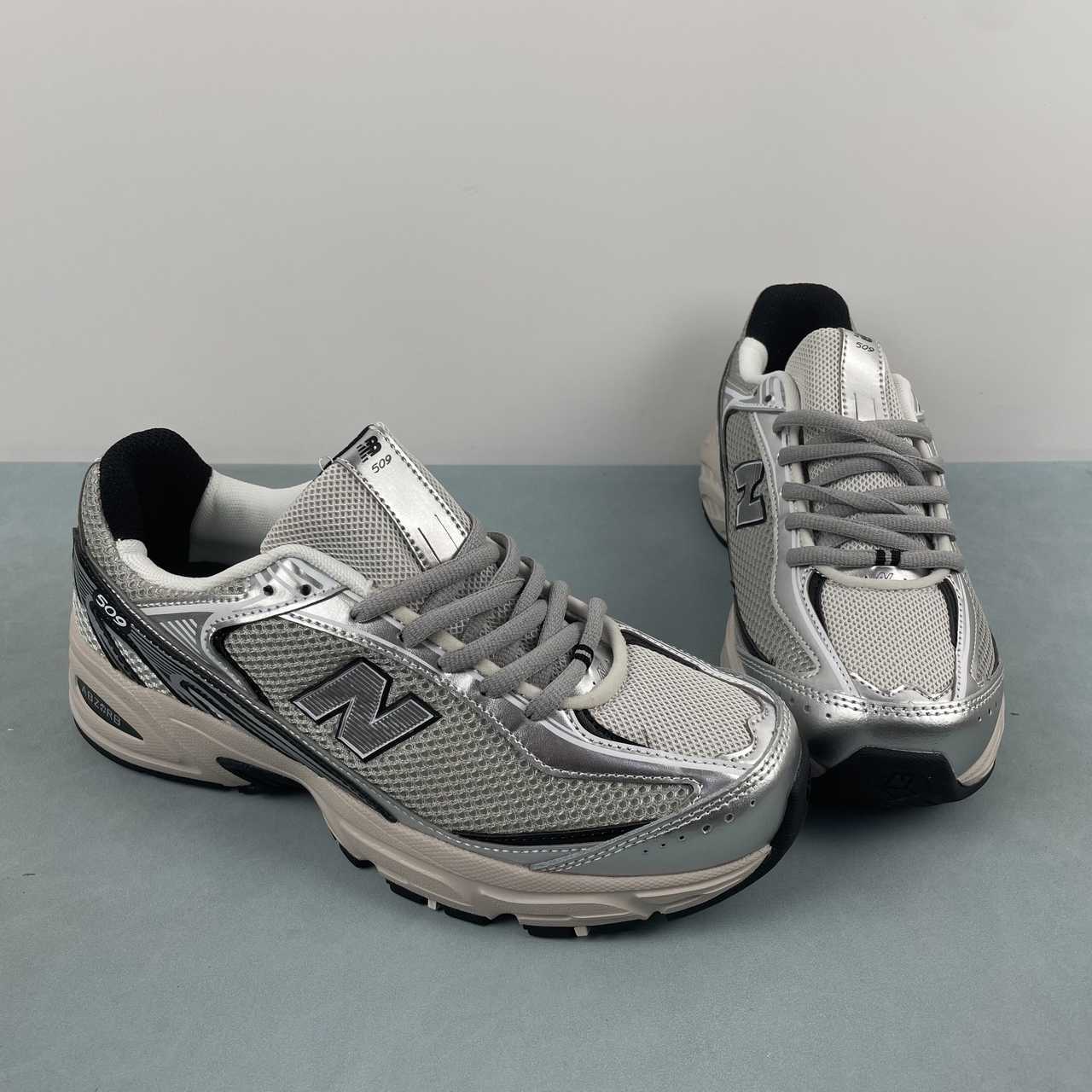 New Balance 740
