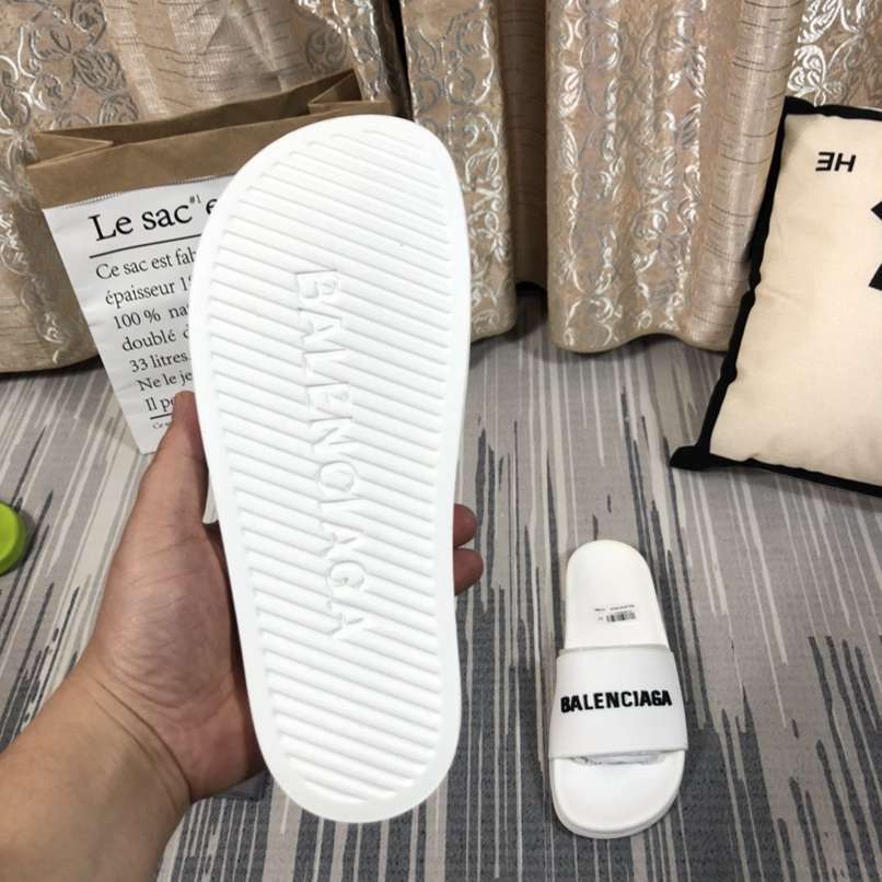 Chinelo Balenciaga