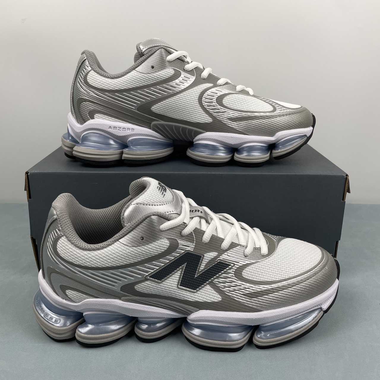 New Balance 2000