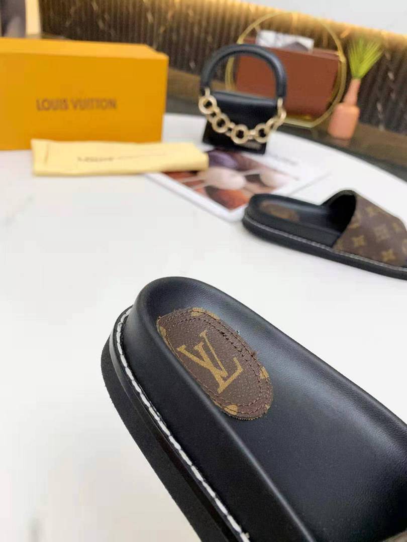 Chinelo Louis Vuitton