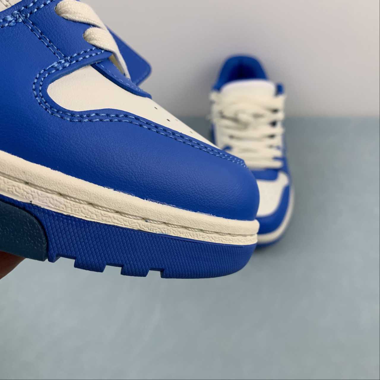 OFF-WHITE Out Of Office "000" Low