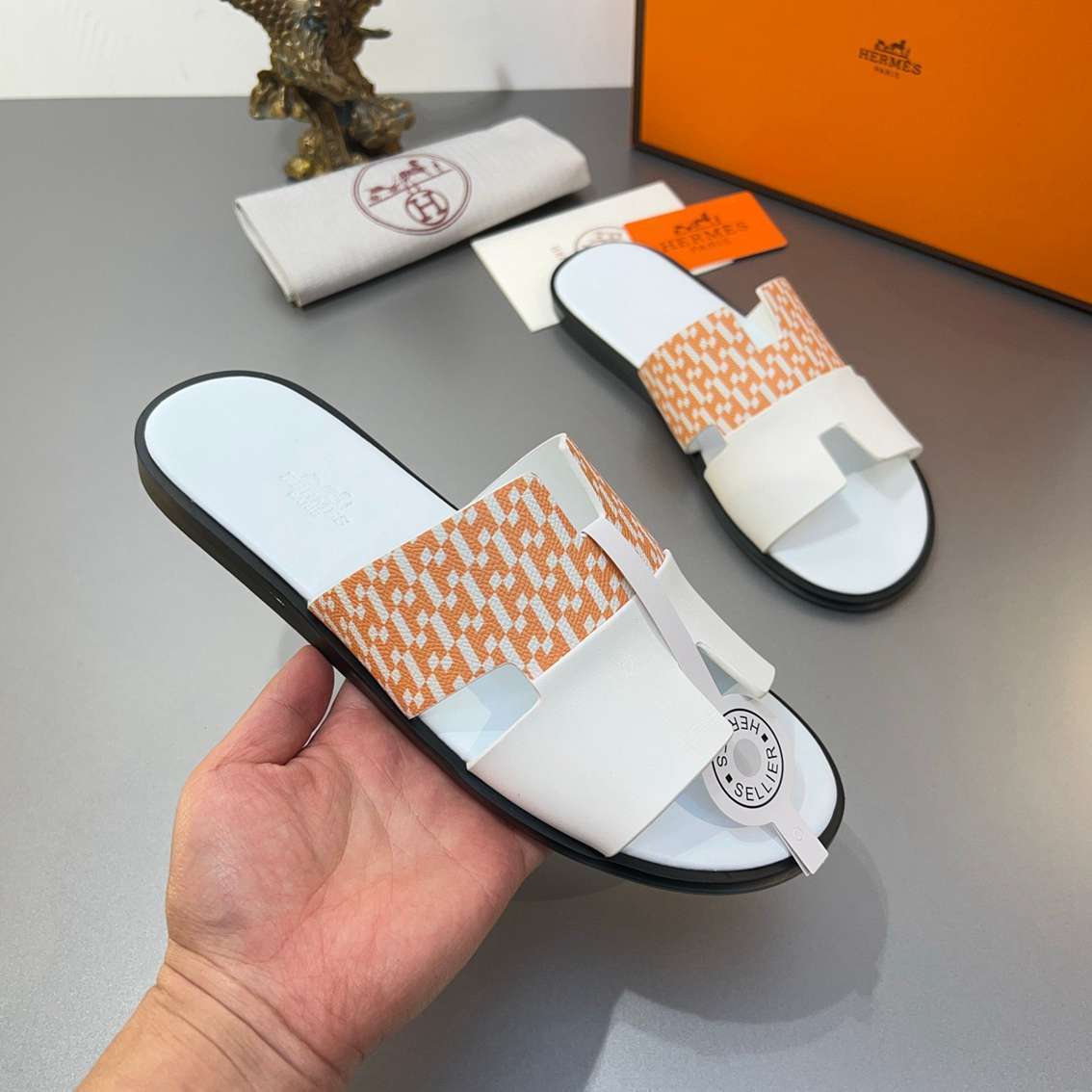 Chinelo Hermes Izmir
