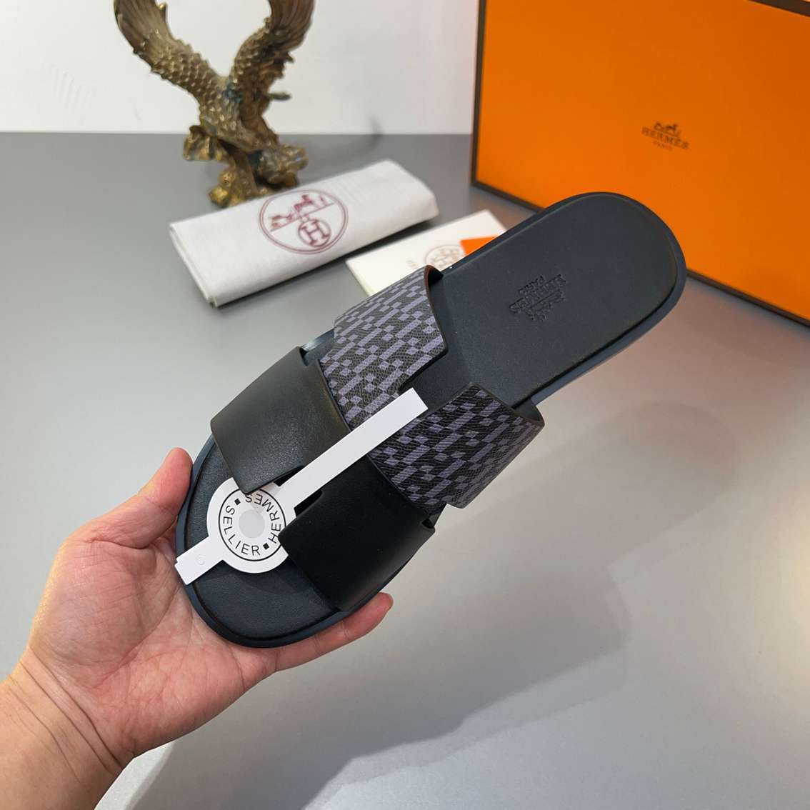 Chinelo Hermes Izmir