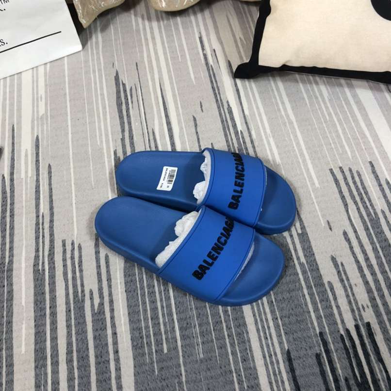 Chinelo Balenciaga