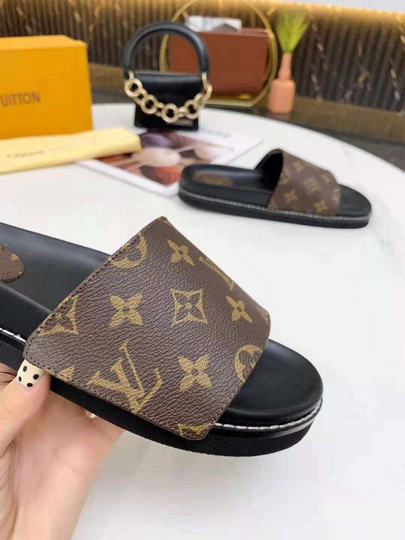 Chinelo Louis Vuitton