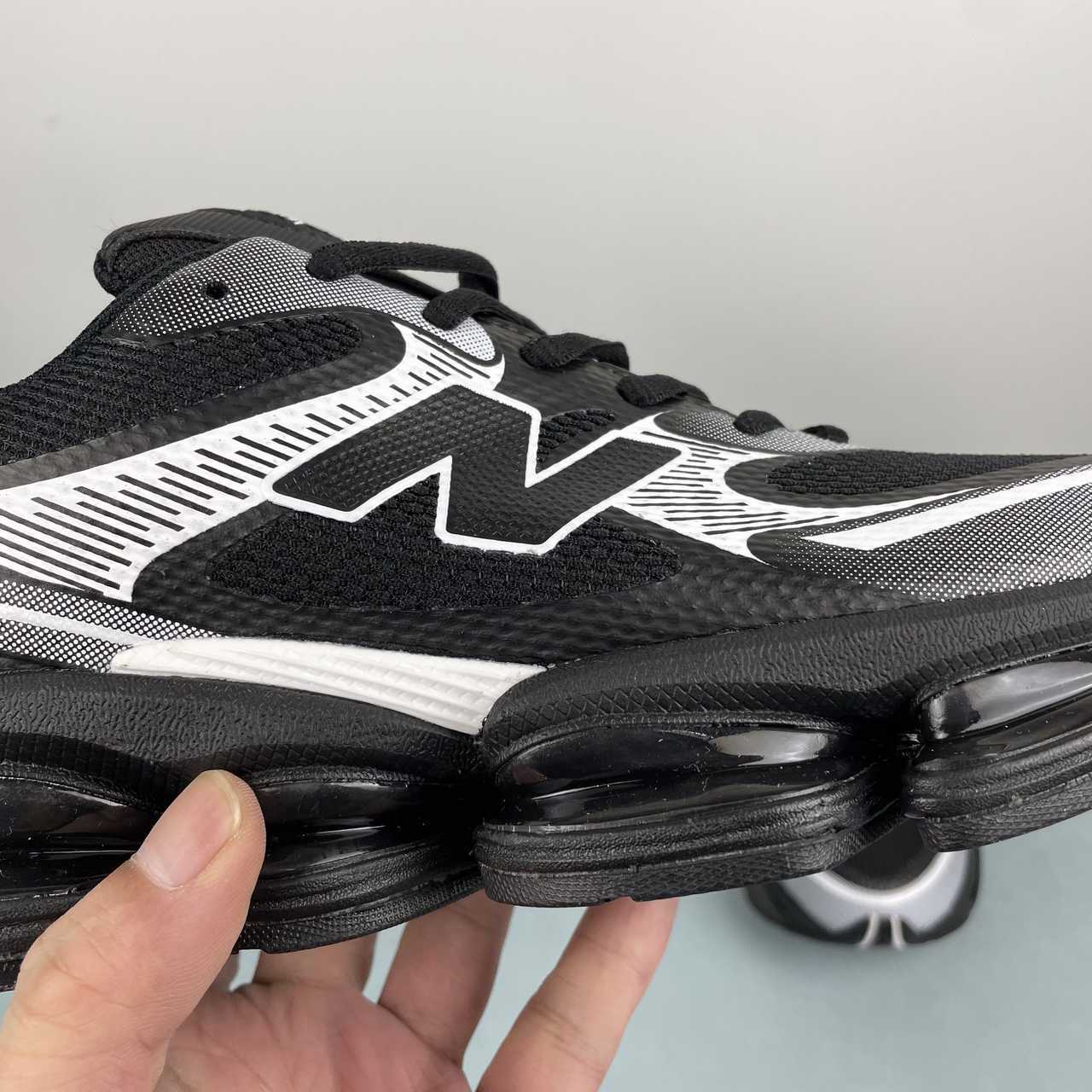 New Balance 2000