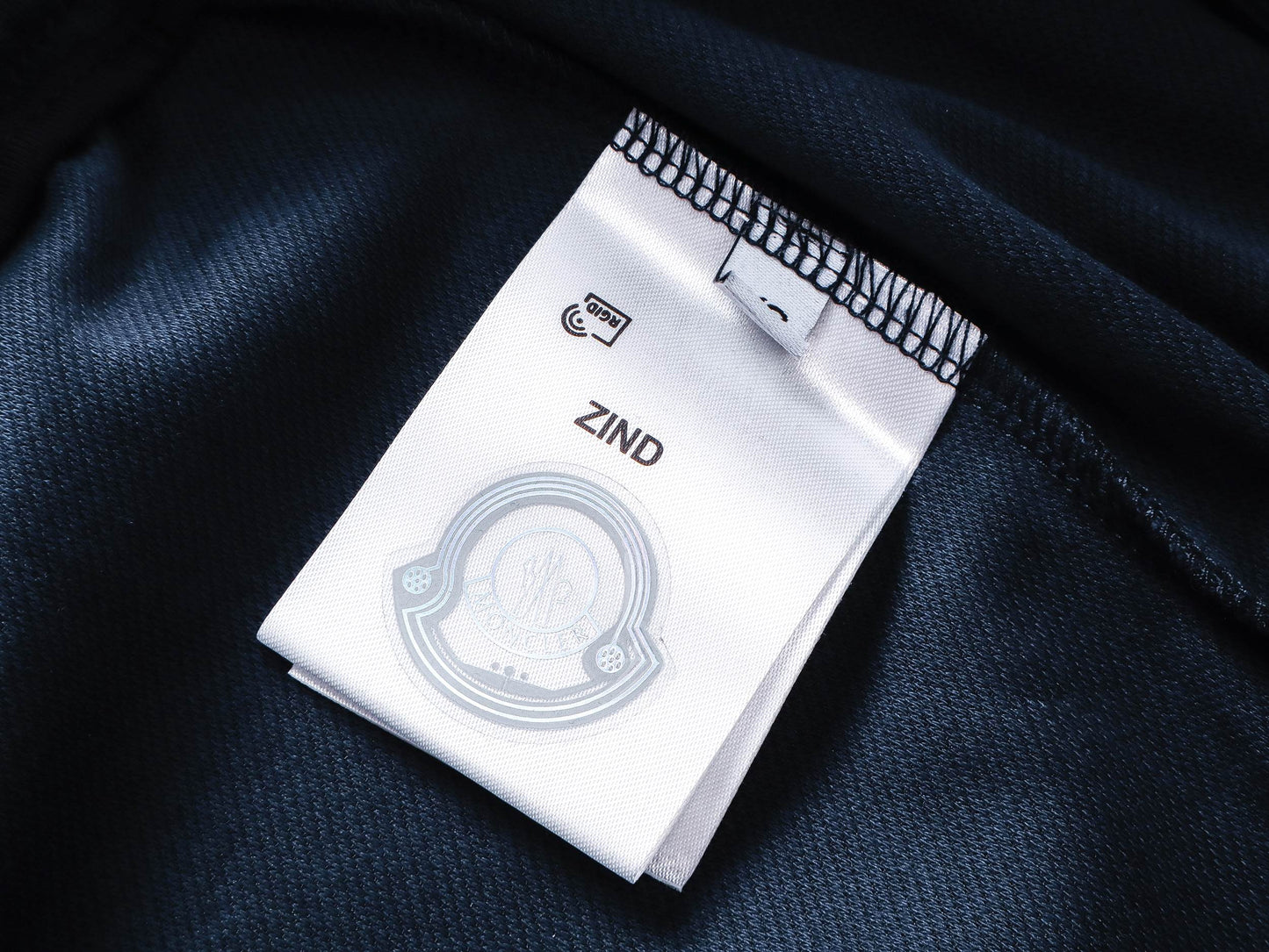 Moncler Corto