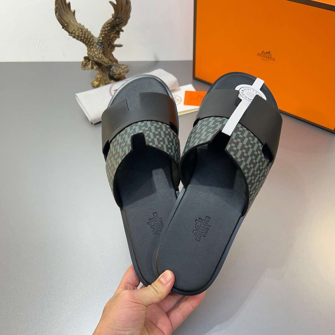 Chinelo Hermes Izmir