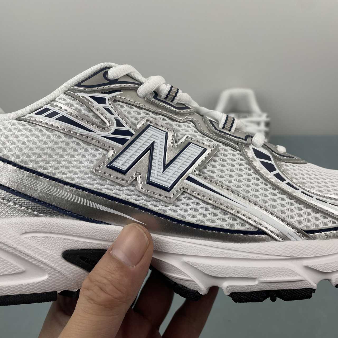 New Balance 740