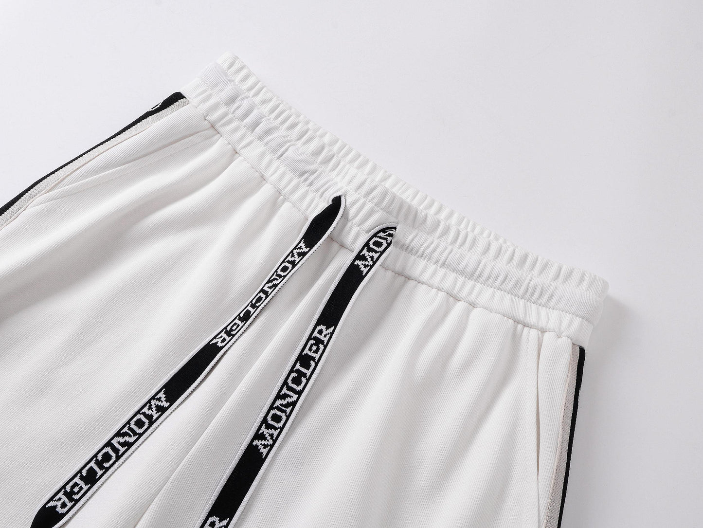 Moncler Corto