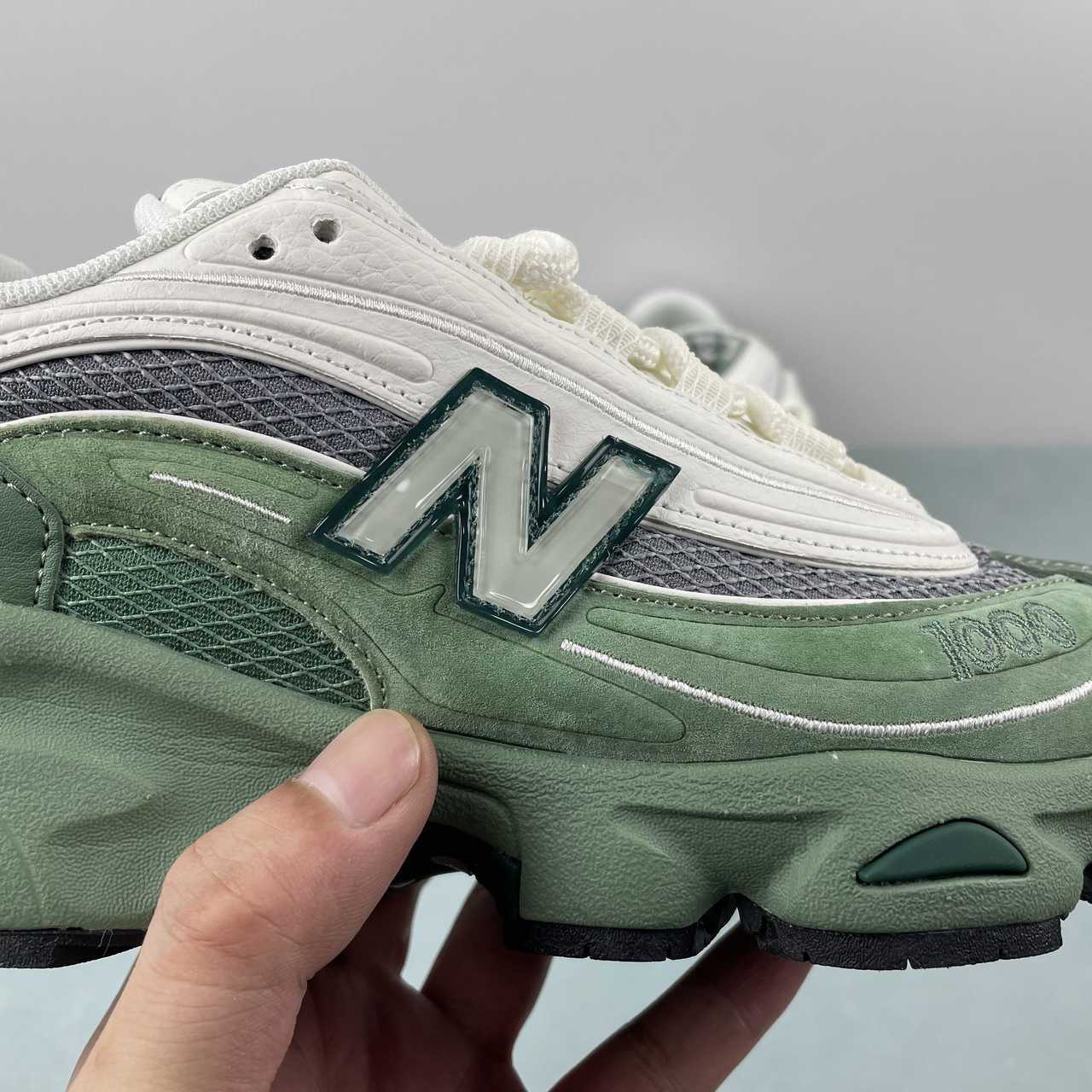 New Balance 1000