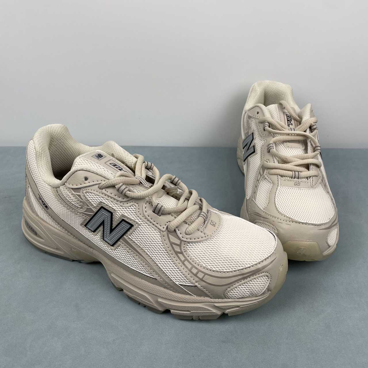 New Balance 740