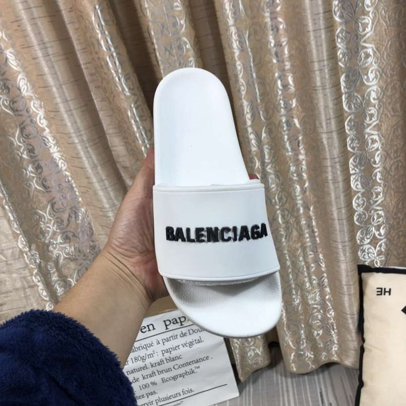 Chinelo Balenciaga