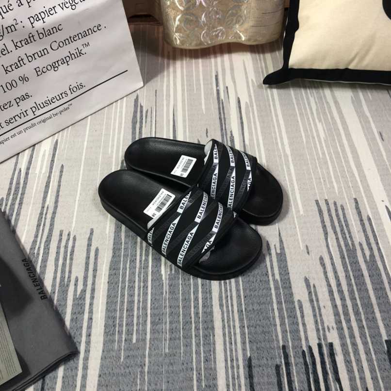 Chinelo Balenciaga