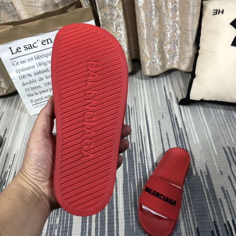Chinelo Balenciaga