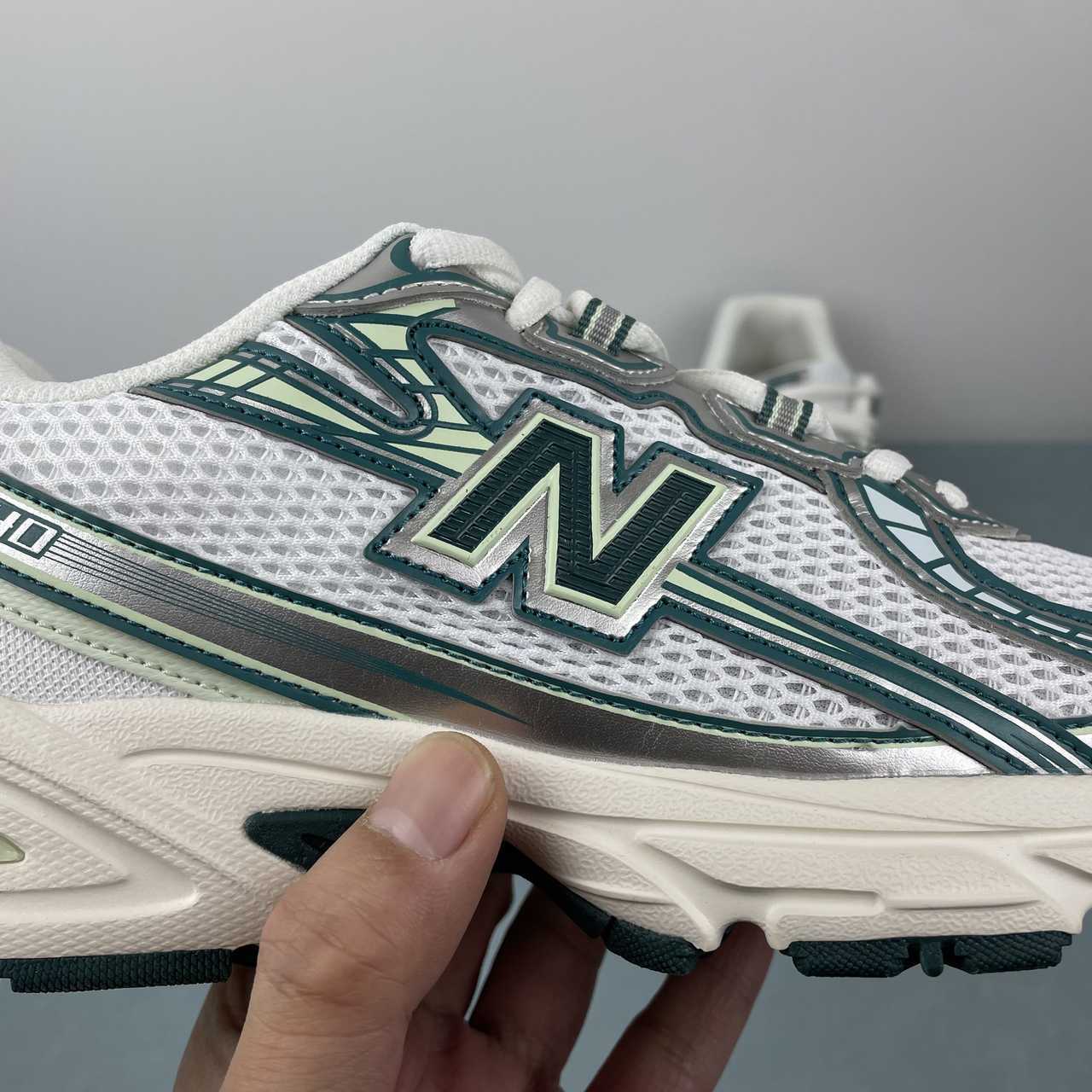 New Balance 740