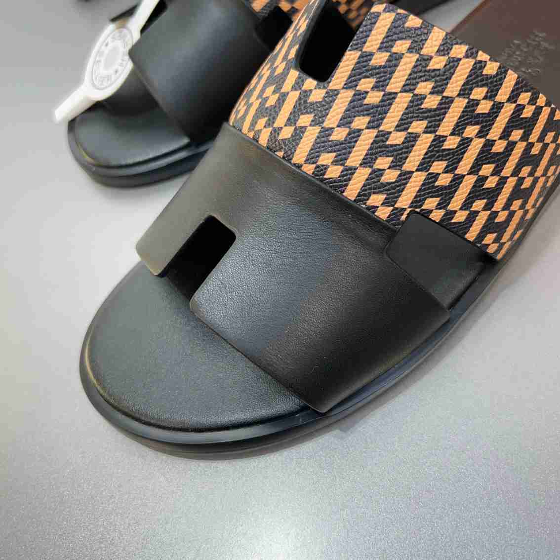 Chinelo Hermes Izmir