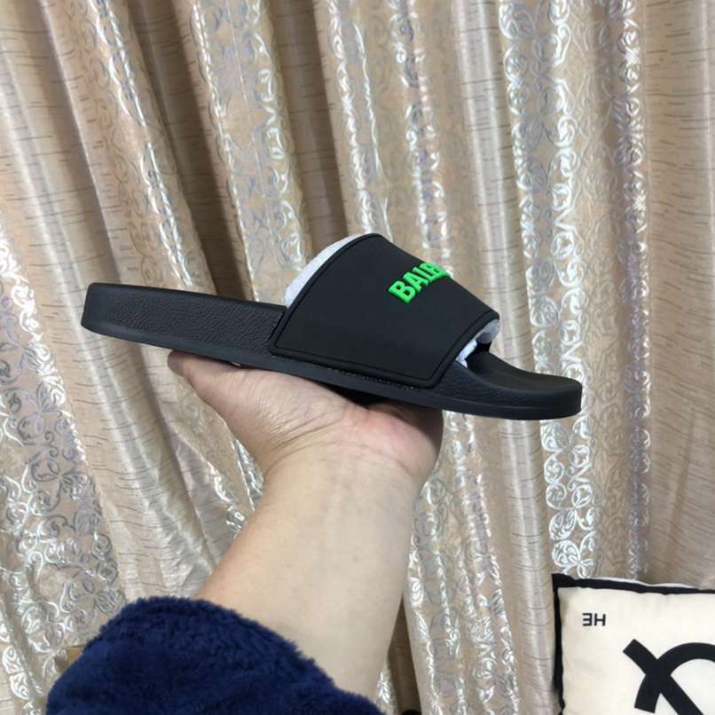 Chinelo Balenciaga