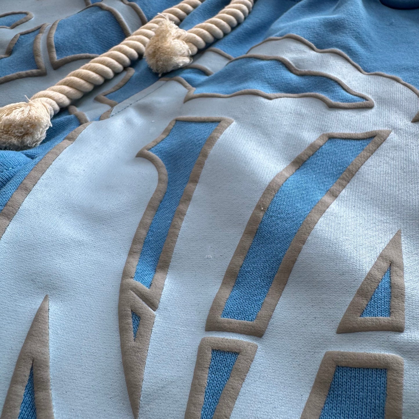 Camiseta Syna World