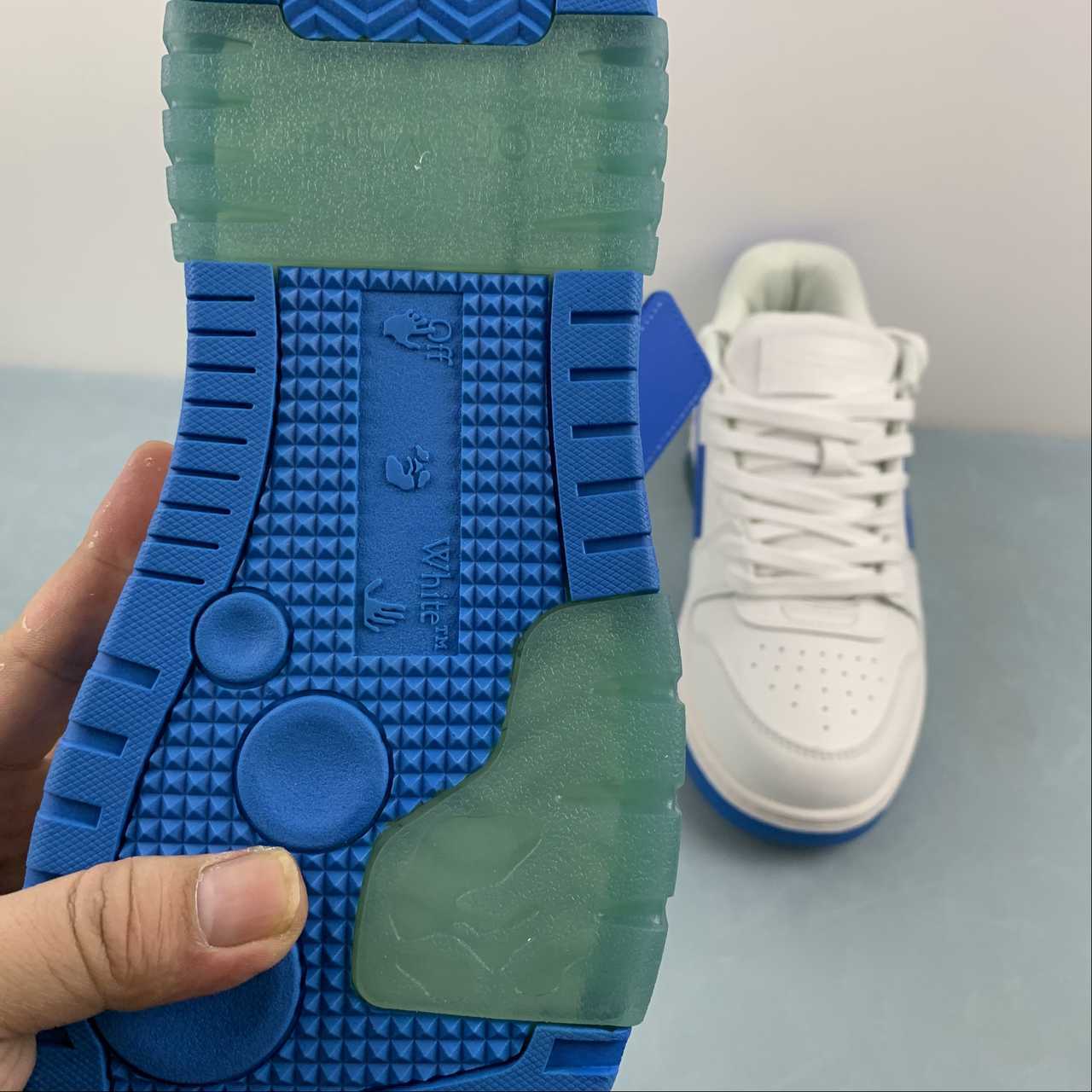 OFF-WHITE Out Of Office "000" Low