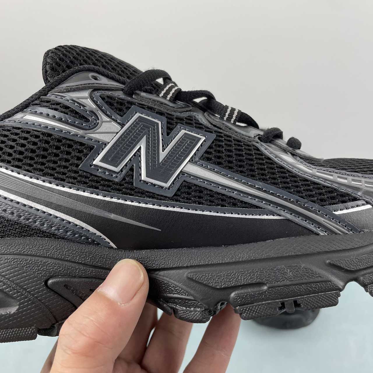 New Balance 740