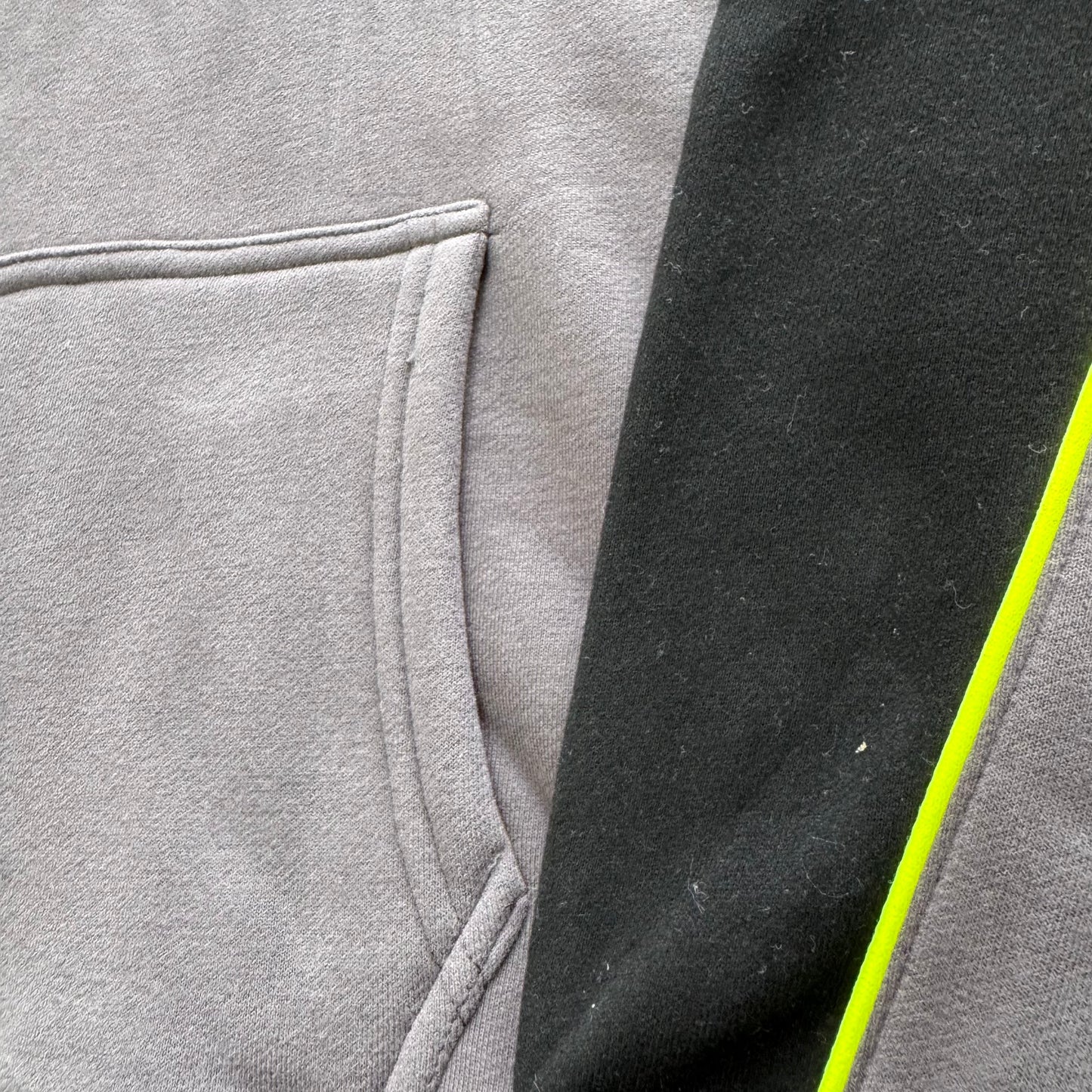 Sudadera con capucha Syna World