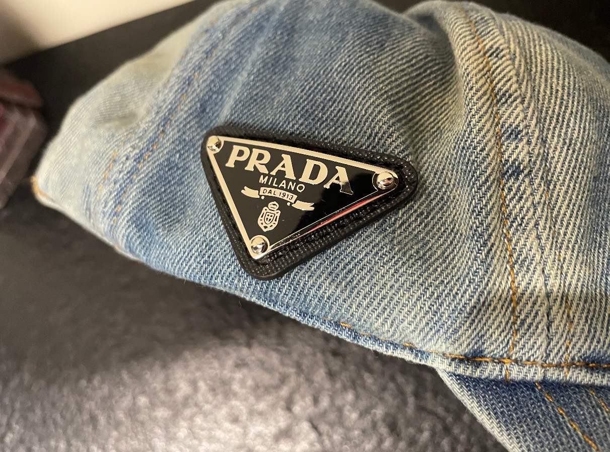 Boné Prada