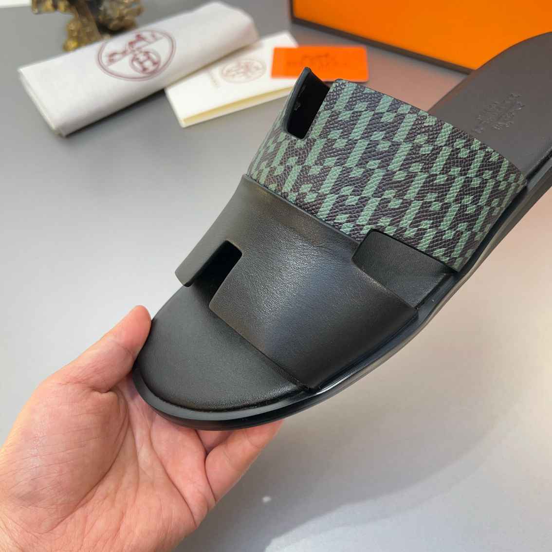 Chinelo Hermes Izmir