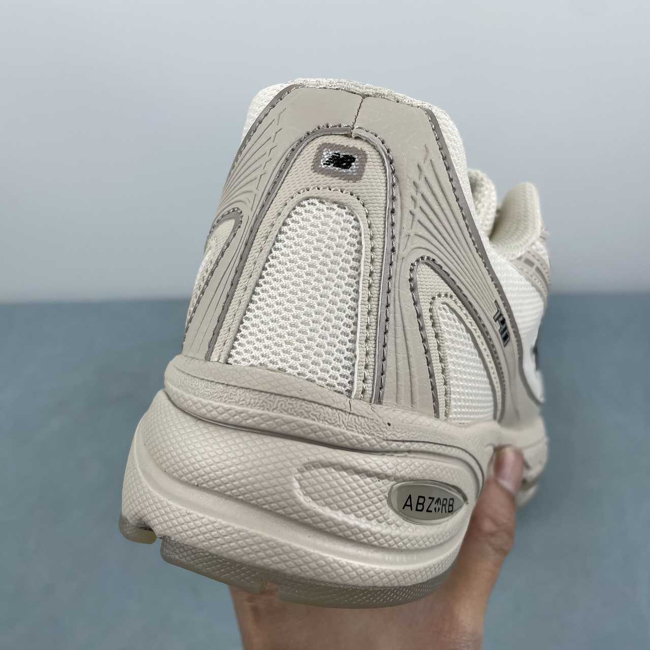New Balance 740