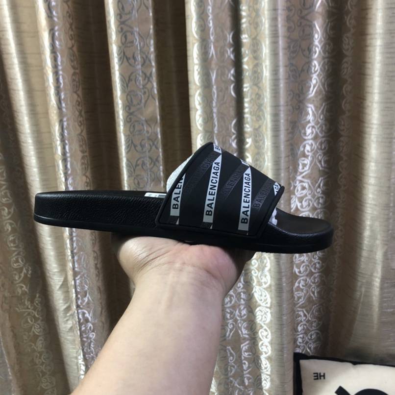 Chinelo Balenciaga