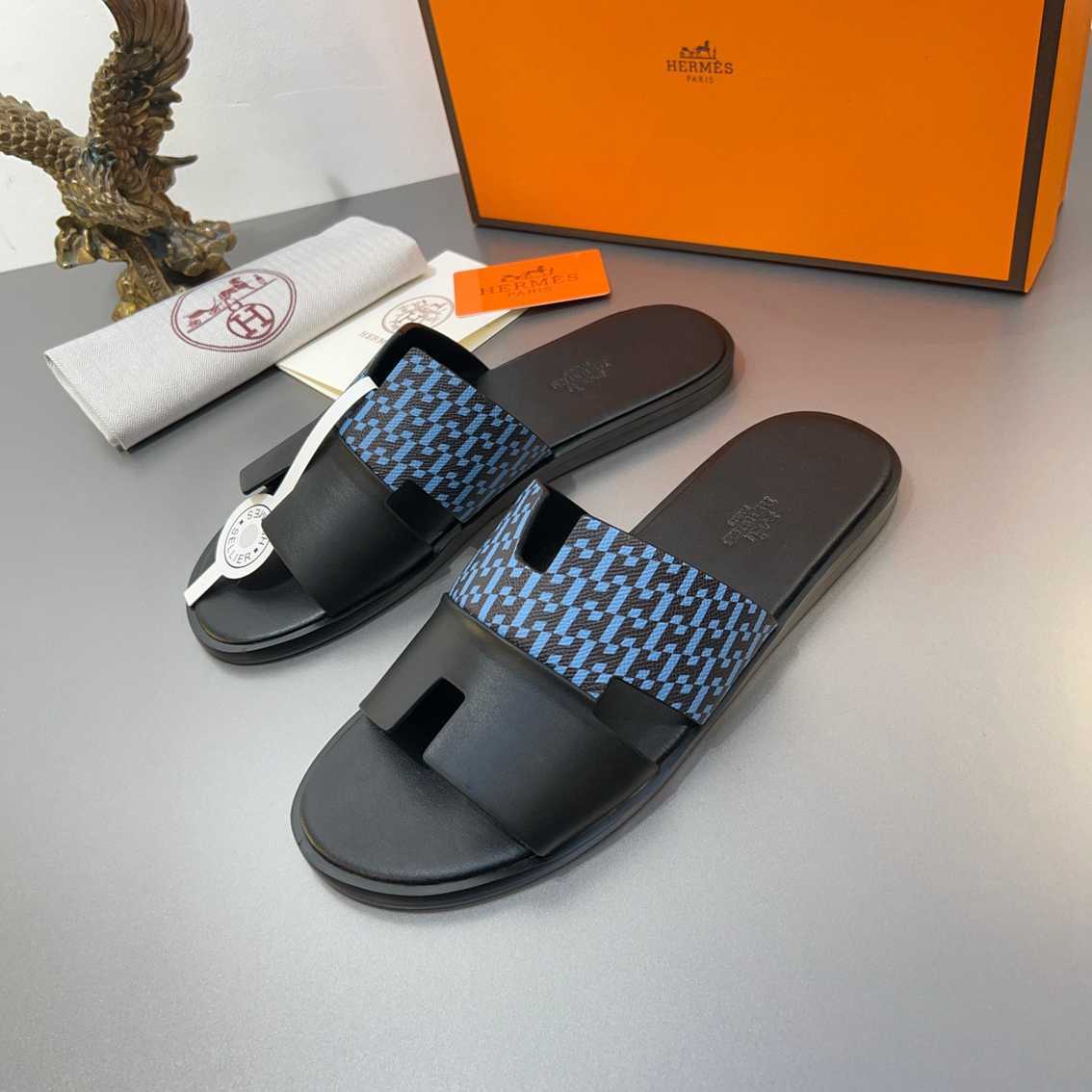 Chinelo Hermes Izmir