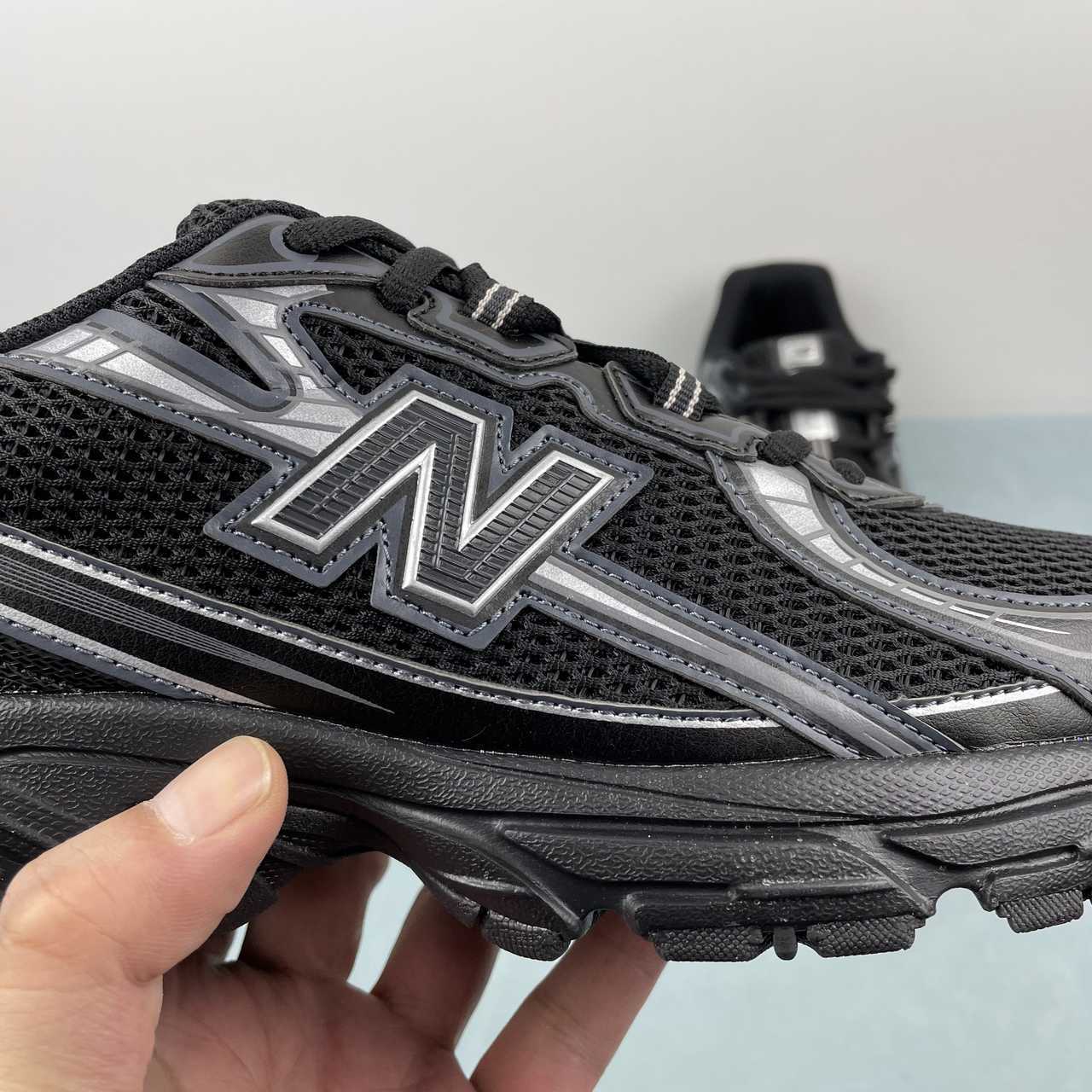 New Balance 740