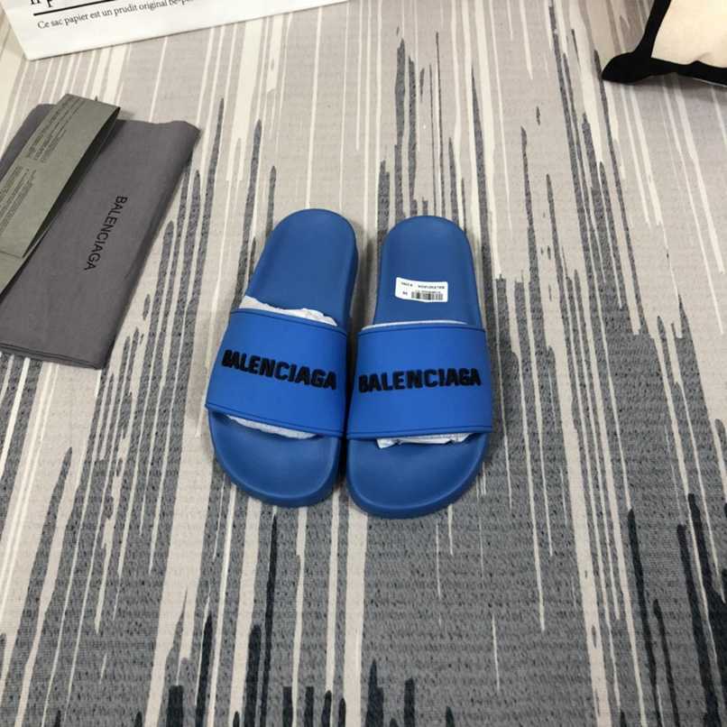 Chinelo Balenciaga