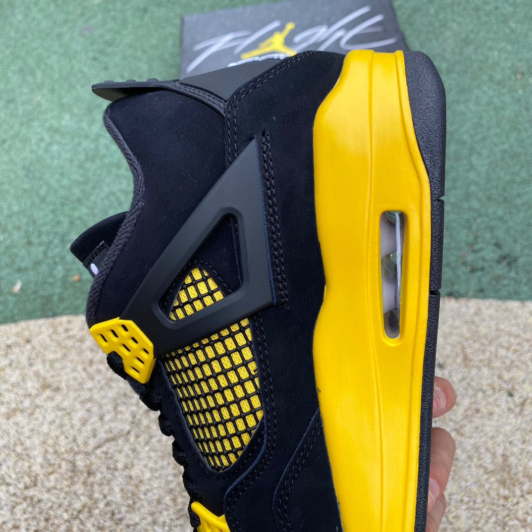 Air Jordan 4