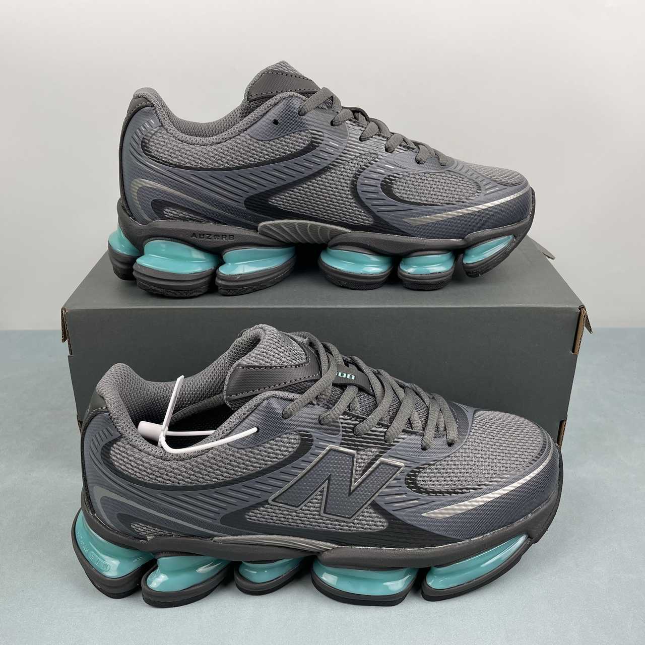 New Balance 2000