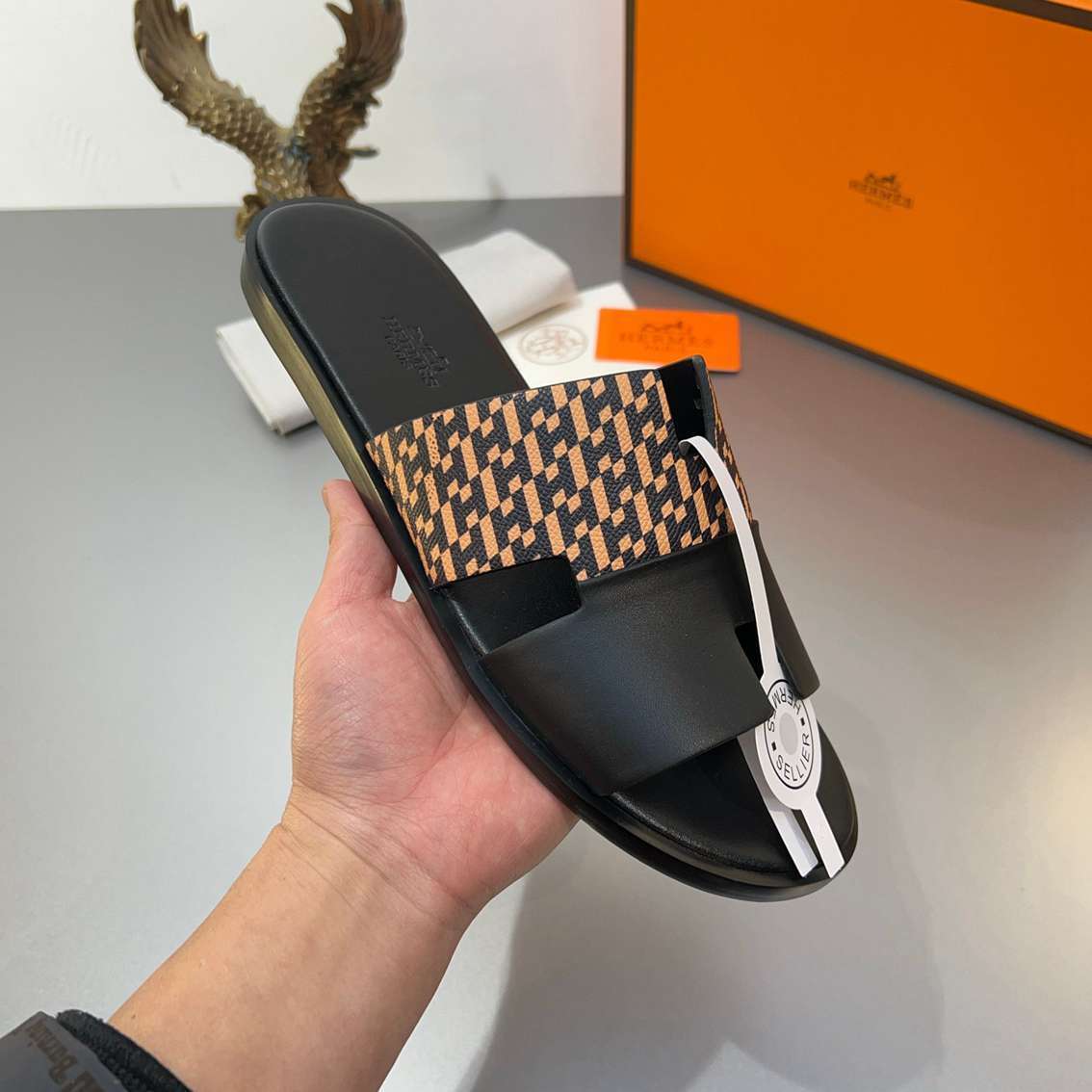 Chinelo Hermes Izmir