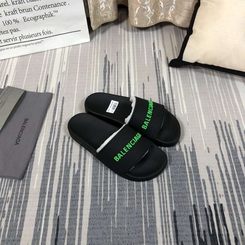 Chinelo Balenciaga