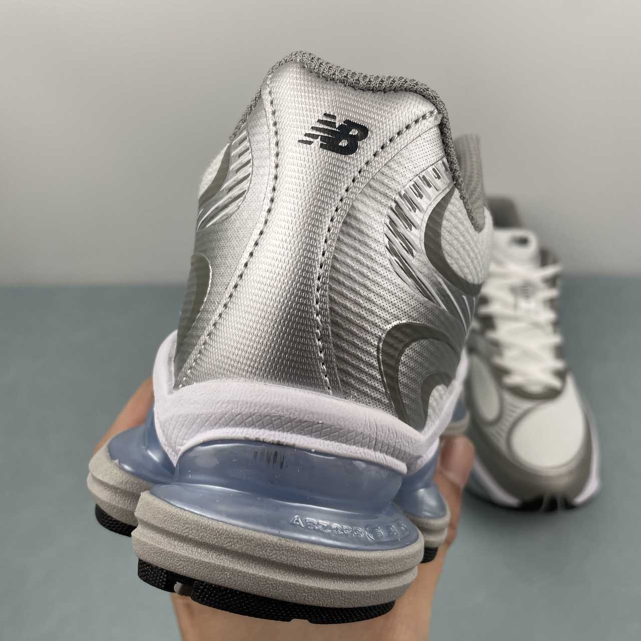 New Balance 2000