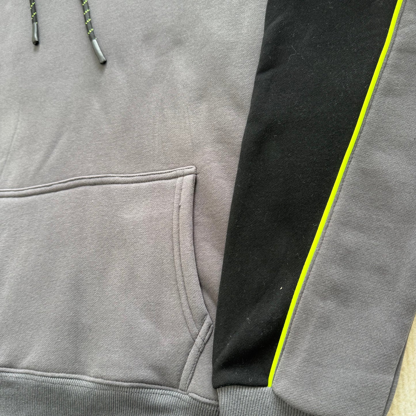 Sudadera con capucha Syna World