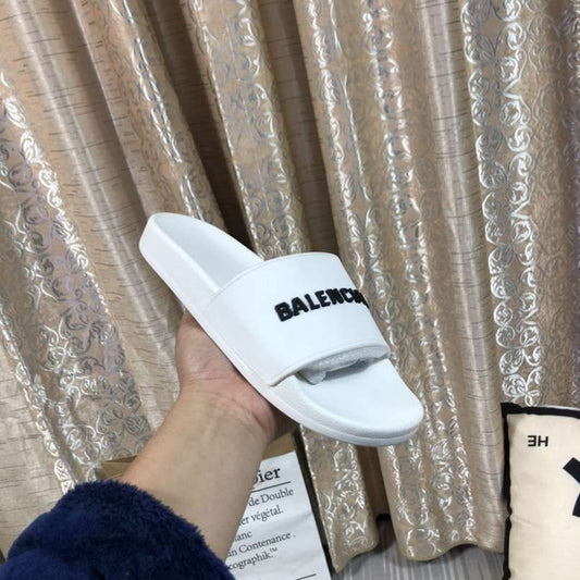 Chinelo Balenciaga