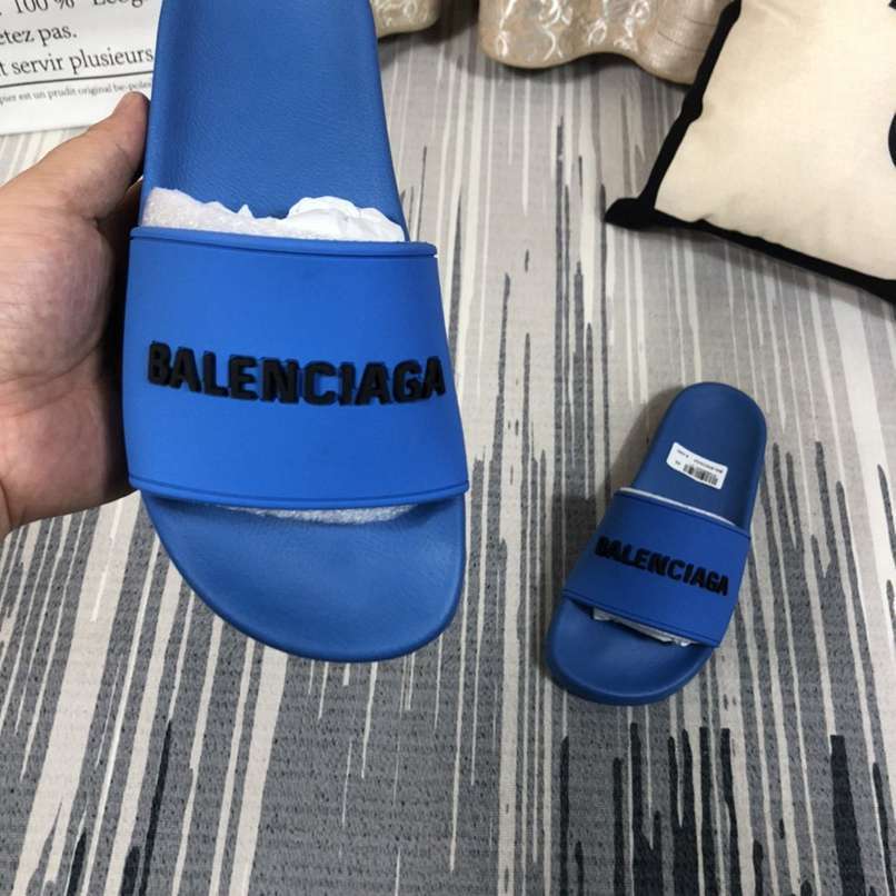 Chinelo Balenciaga
