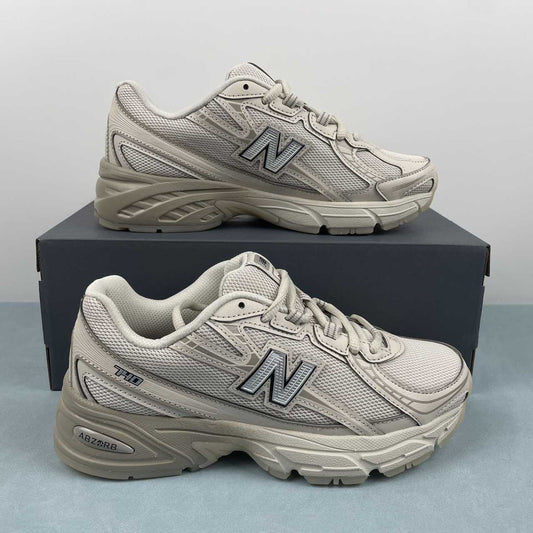 New Balance 740