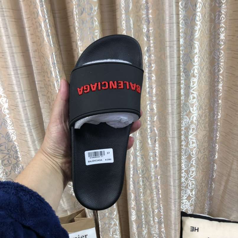 Chinelo Balenciaga