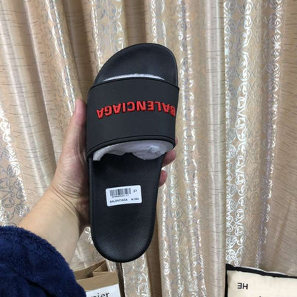 Chinelo Balenciaga