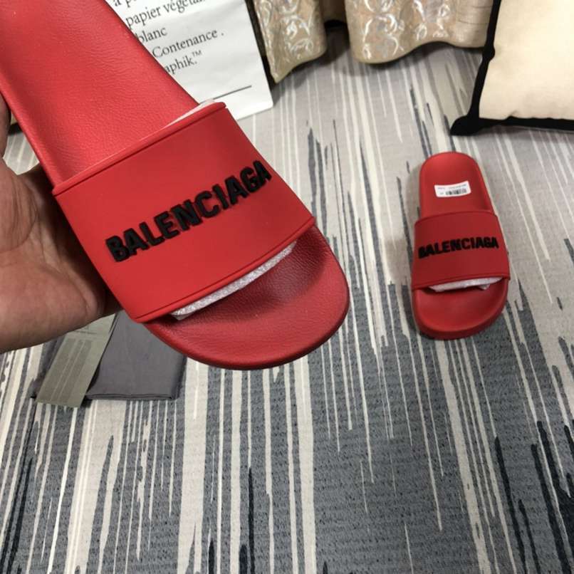 Chinelo Balenciaga