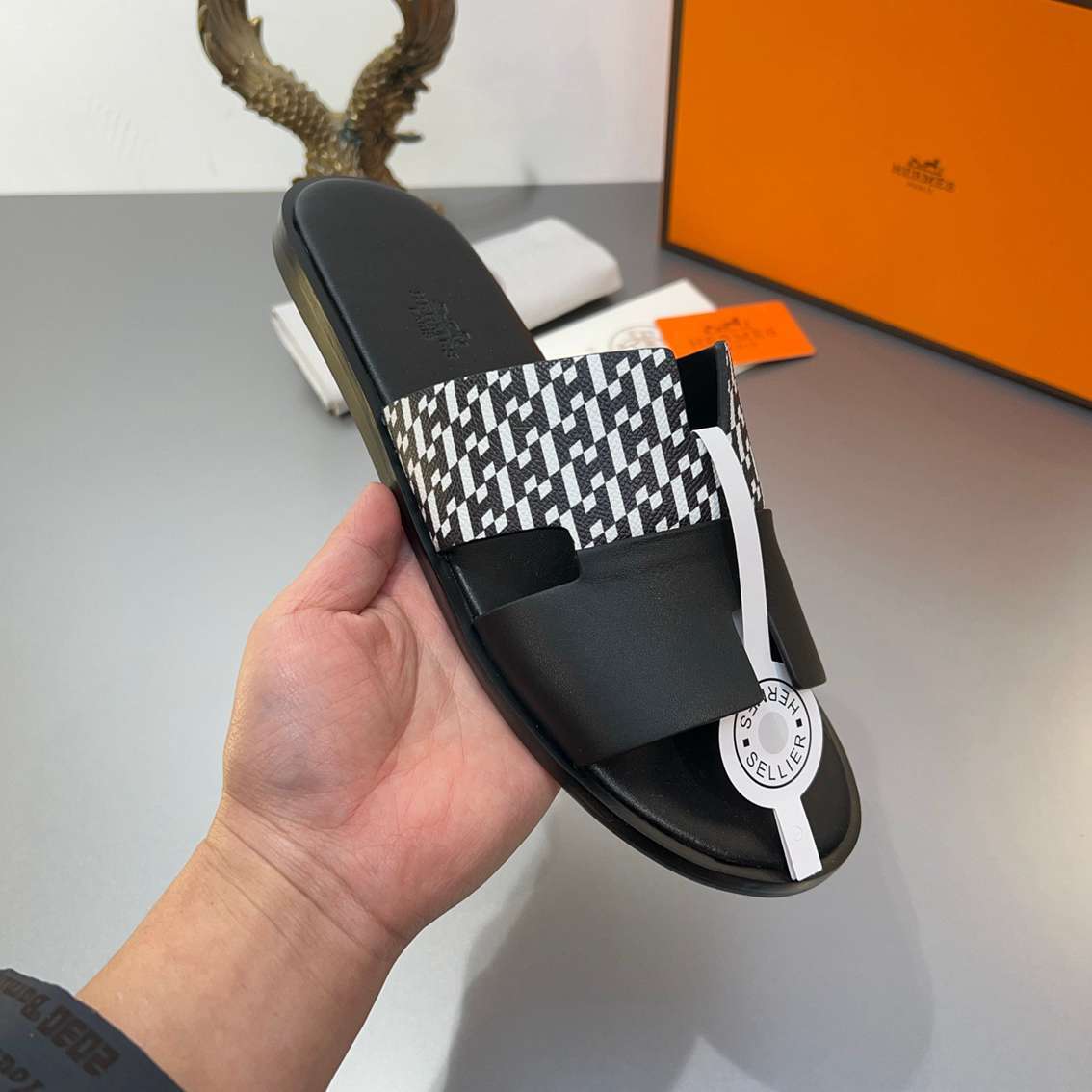 Chinelo Hermes Izmir