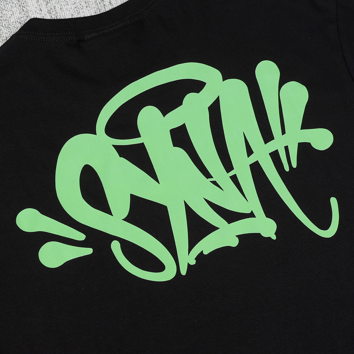Camiseta Syna World