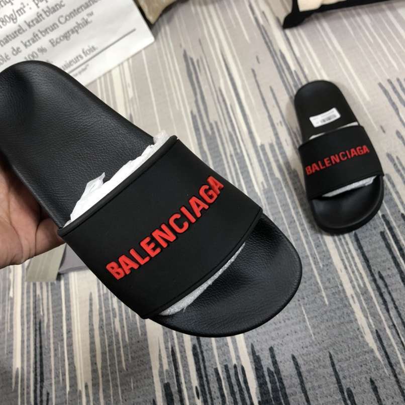 Chinelo Balenciaga