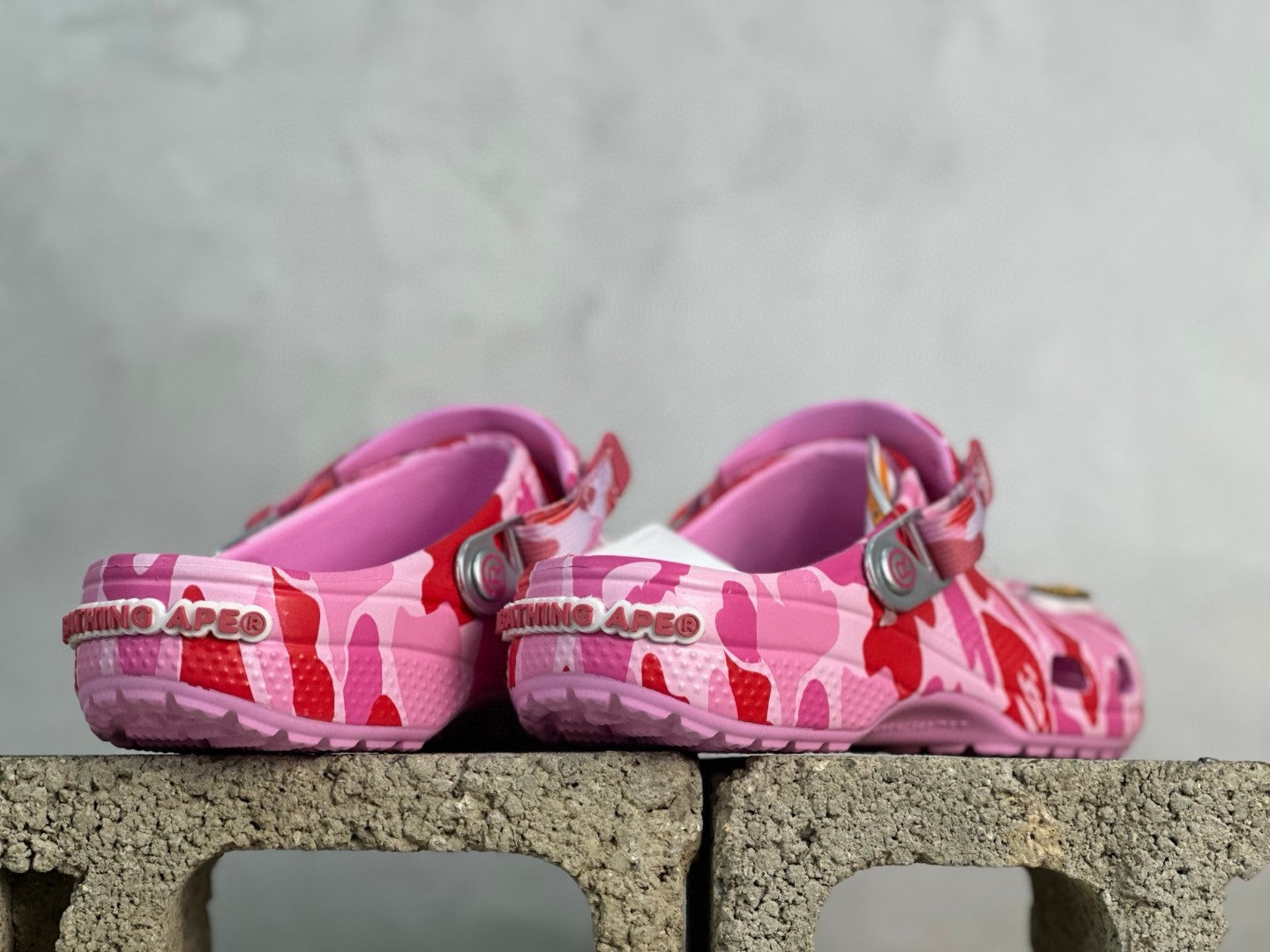 Crocs x BAPE Classic Clog Rosado