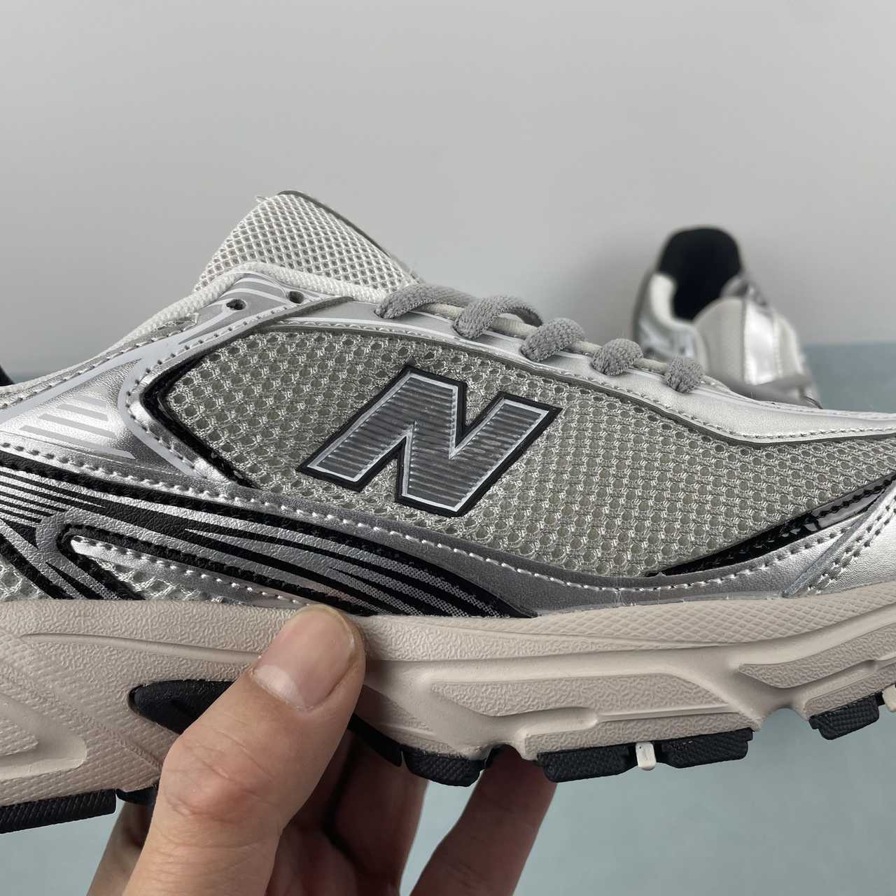 New Balance 740